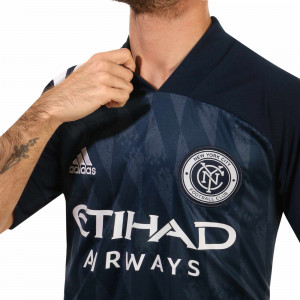 /e/h/eh8623_imagen-de-la-camiseta-de-futbol-segunda-equipacion-mls-adidas-new-york-city-fc-2020-azul_3_detalle.jpg