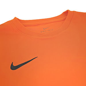 Camiseta Nike Park VI - Camiseta manga corta Nike Park VI - Naranja - detalle escudo cuello