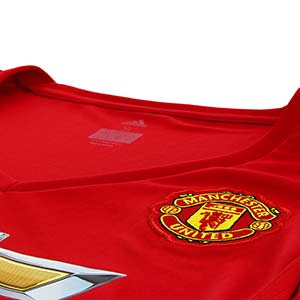 Camiseta mujer Man United adidas 17/18 - Camiseta de chica climacool primera equipación del Man United 2017-2018  Rojo - detalle escudo