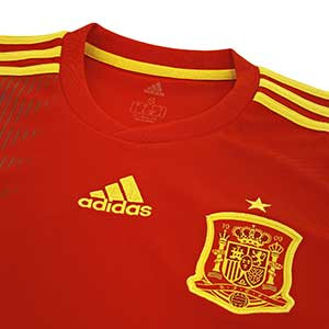 Camiseta oficial niño España 2018 - Camiseta infantil primera equipación selección España 2018 - Rojo - detalle escudo cuello