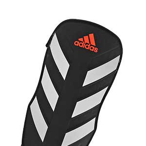 adidas Everclub - Espinilleras de fútbol adidas con tobillera protectora - negras / blancas - detalle