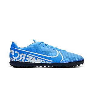 Nike Mercurial Vapor 13 Club TF - Zapatillas multitaco Nike suela turf - azul celeste - pie derecho