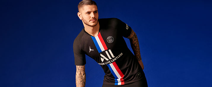 jugador con la camiseta del PSG cuarta equipación 2019 2020